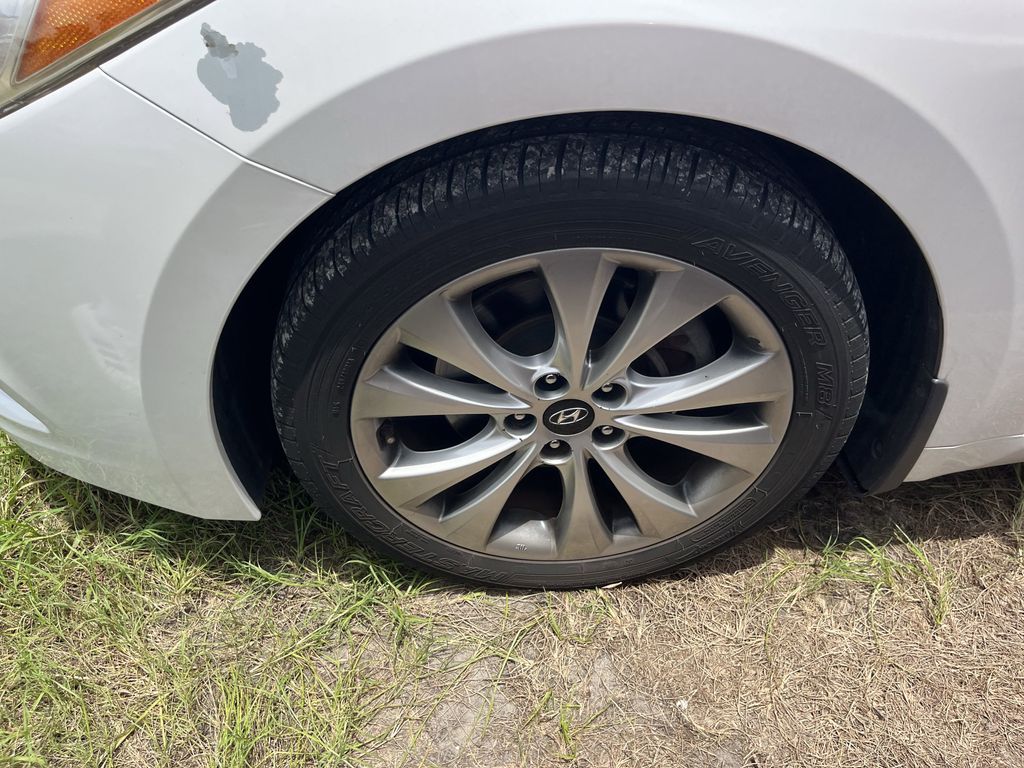 used 2014 Hyundai Azera car, priced at $8,591
