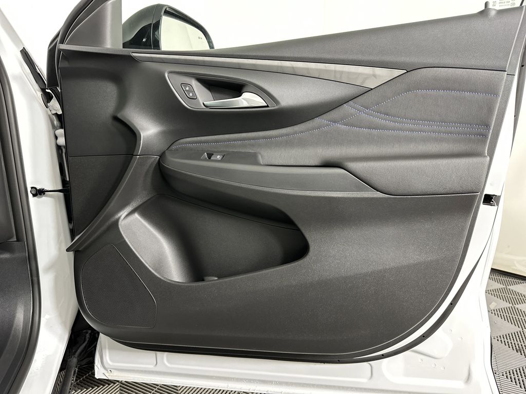 new 2025 Buick Envista car, priced at $29,075