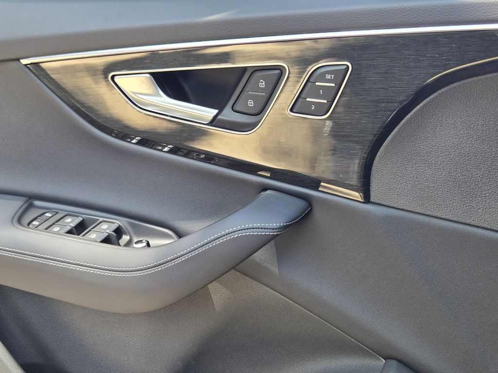 new 2025 Audi Q7 car, priced at $71,100
