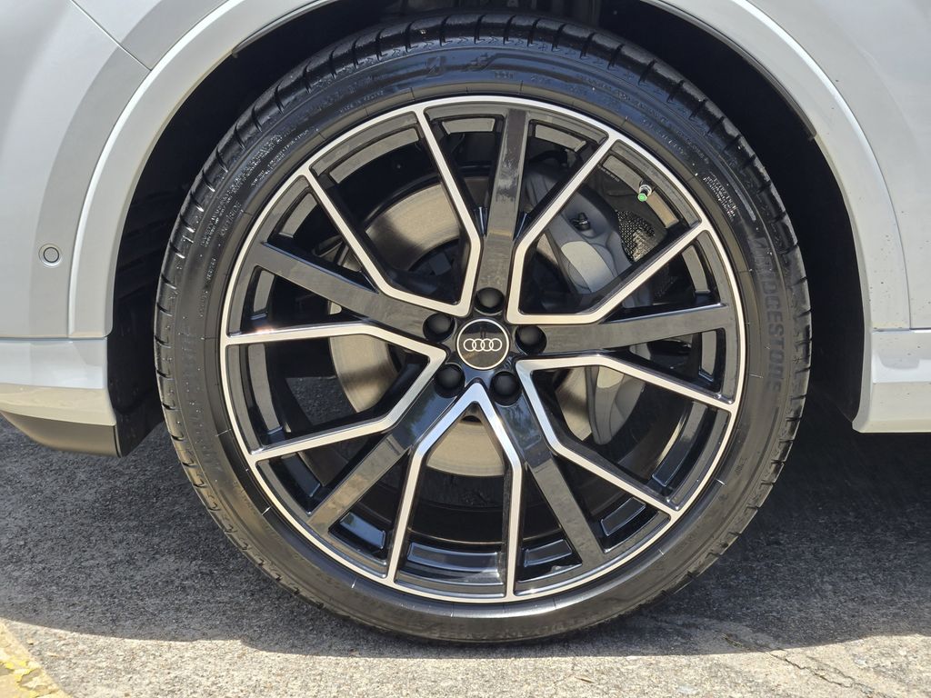 new 2025 Audi Q7 car, priced at $78,950