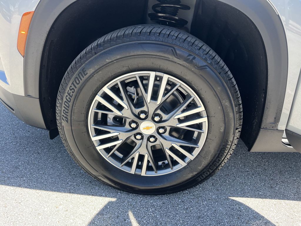 new 2025 Chevrolet Traverse car, priced at $42,384