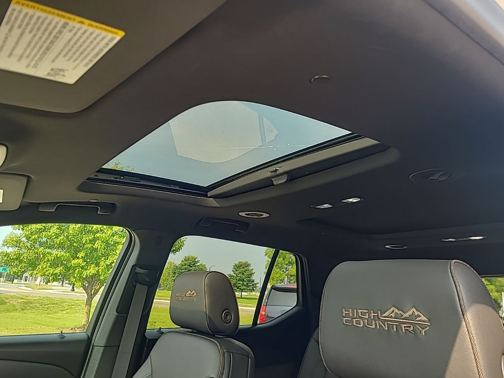 used 2022 Chevrolet Traverse car, priced at $37,563