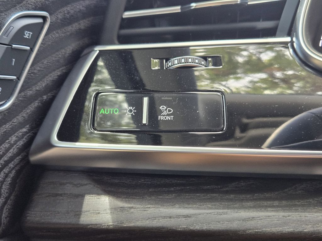 new 2025 Audi Q7 car, priced at $78,950