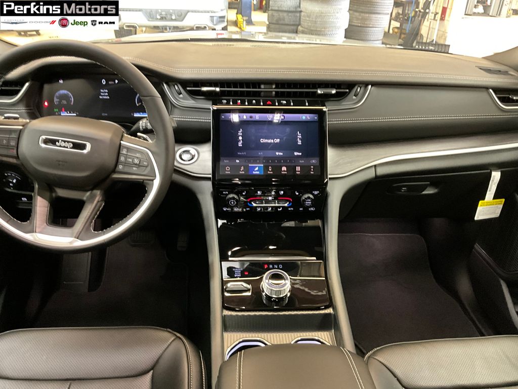 new 2025 Jeep Grand Cherokee car, priced at $45,822