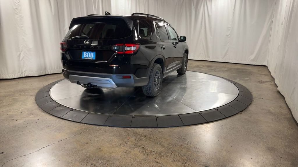 new 2025 Honda Pilot car, priced at $50,895