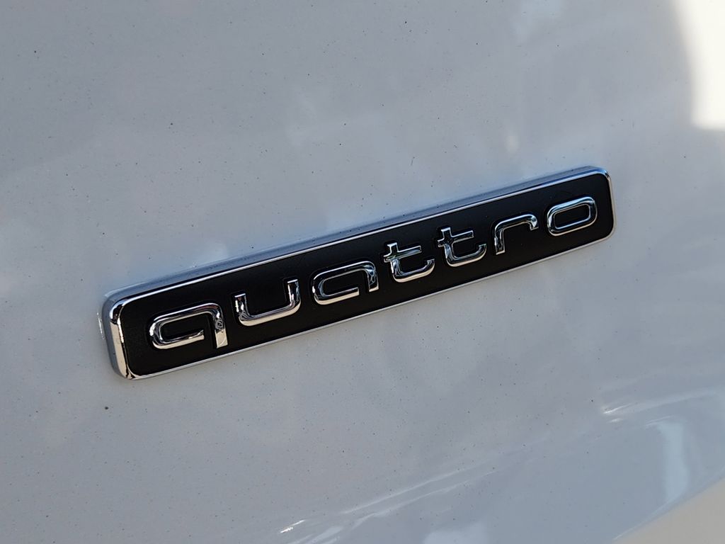 new 2025 Audi Q7 car, priced at $77,450