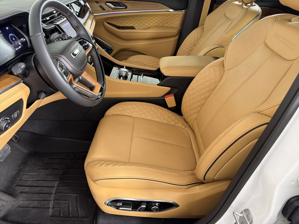 used 2025 Jeep Grand Cherokee car, priced at $53,195