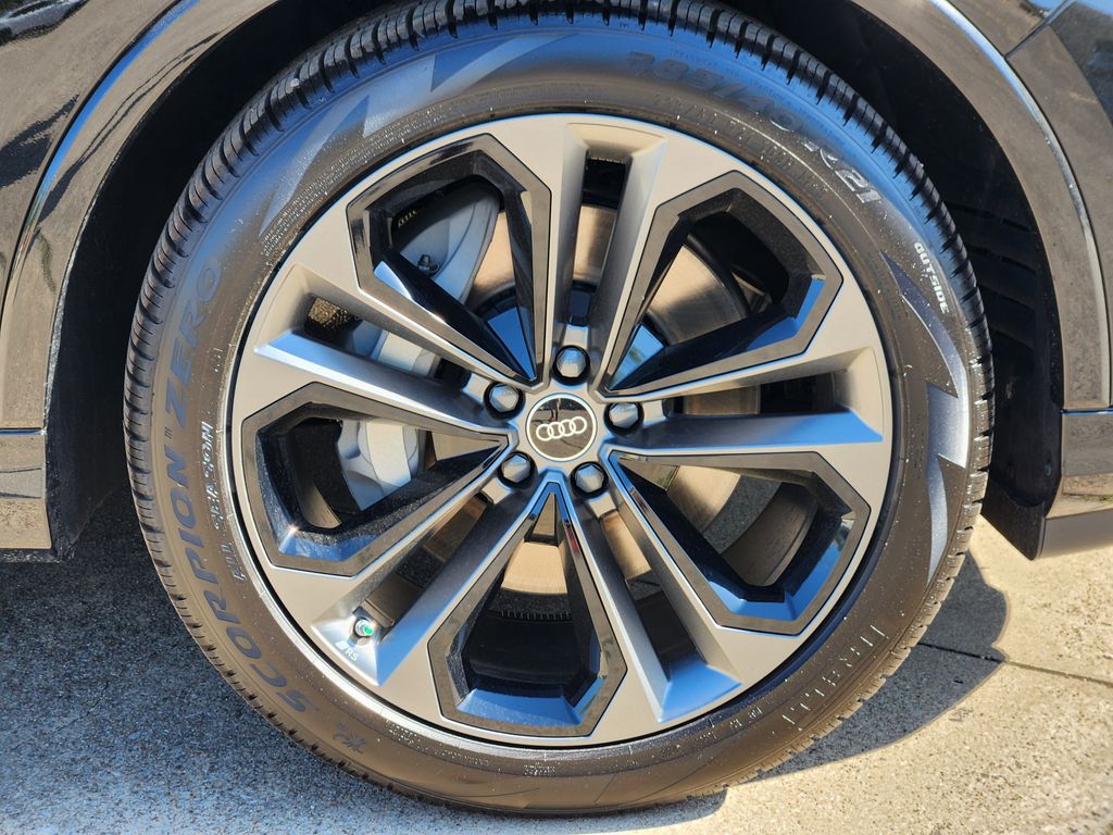 new 2025 Audi Q7 car, priced at $83,750