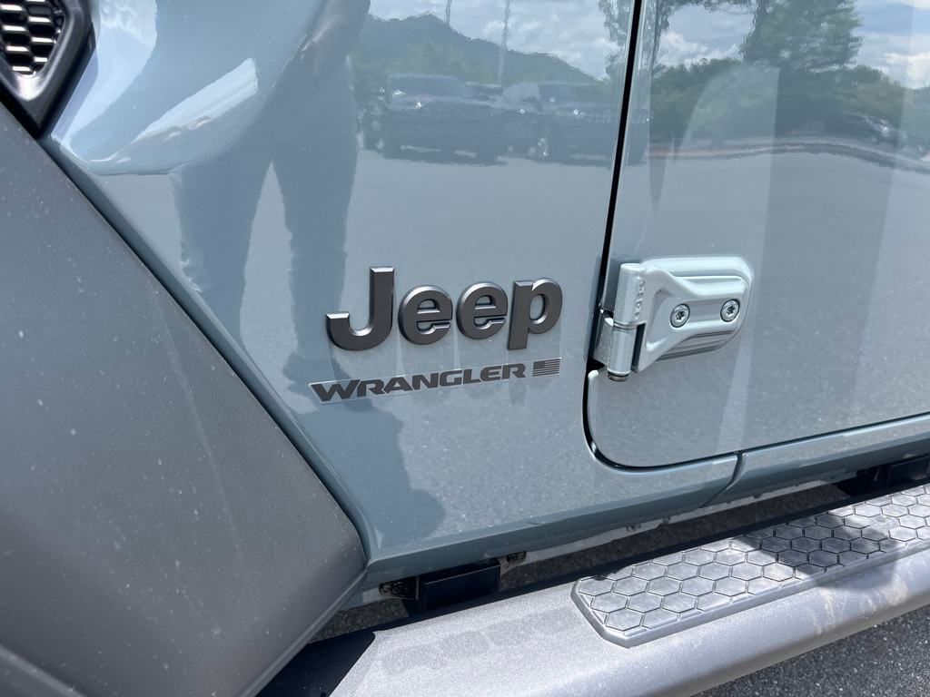new 2025 Jeep Wrangler car, priced at $35,990