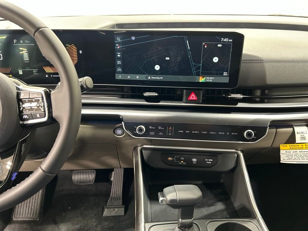 new 2025 Kia Carnival car, priced at $39,970