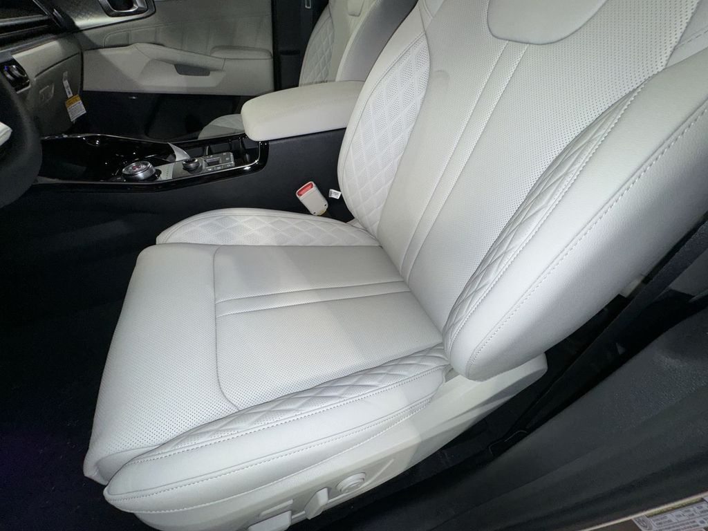 new 2025 Kia Sorento Hybrid car, priced at $47,682