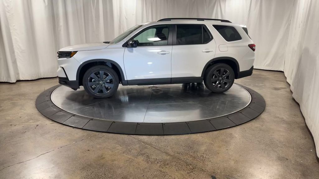 new 2025 Honda Pilot car, priced at $44,205