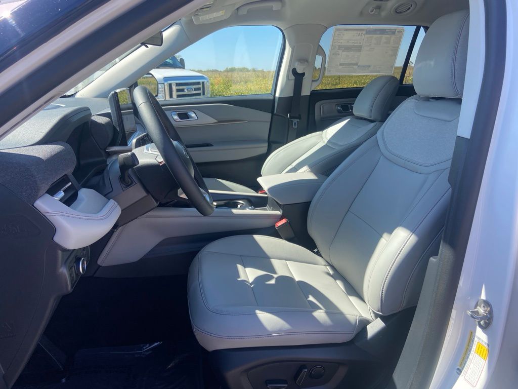 new 2025 Ford Explorer car, priced at $42,286