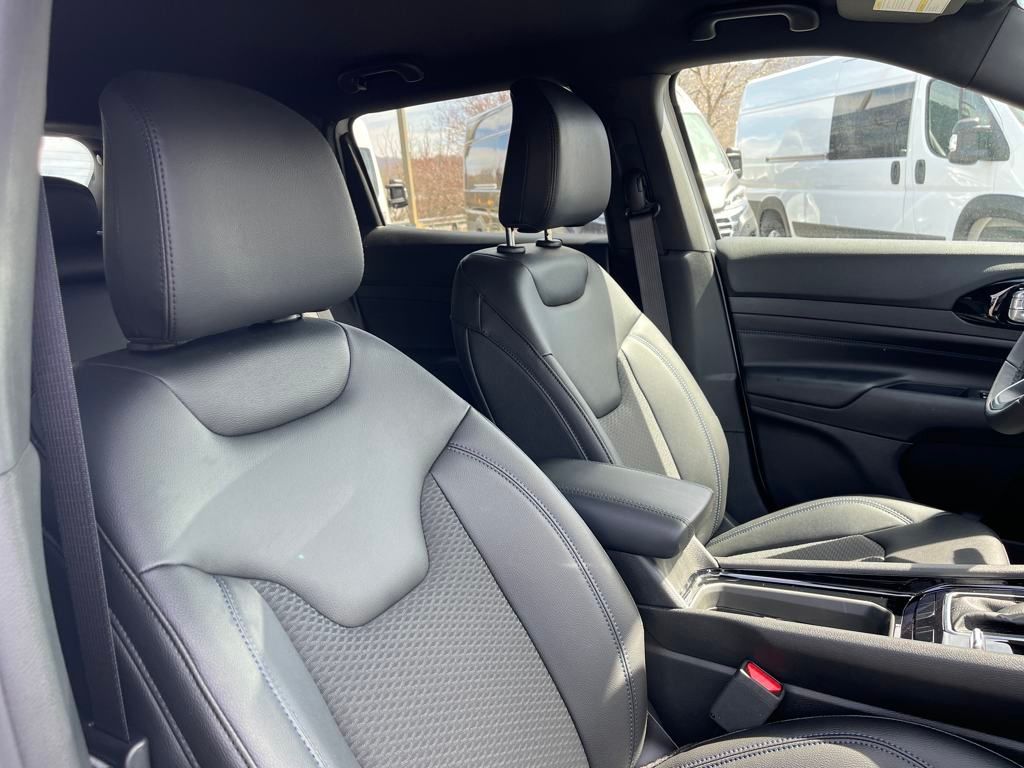 new 2025 Jeep Compass car, priced at $28,990