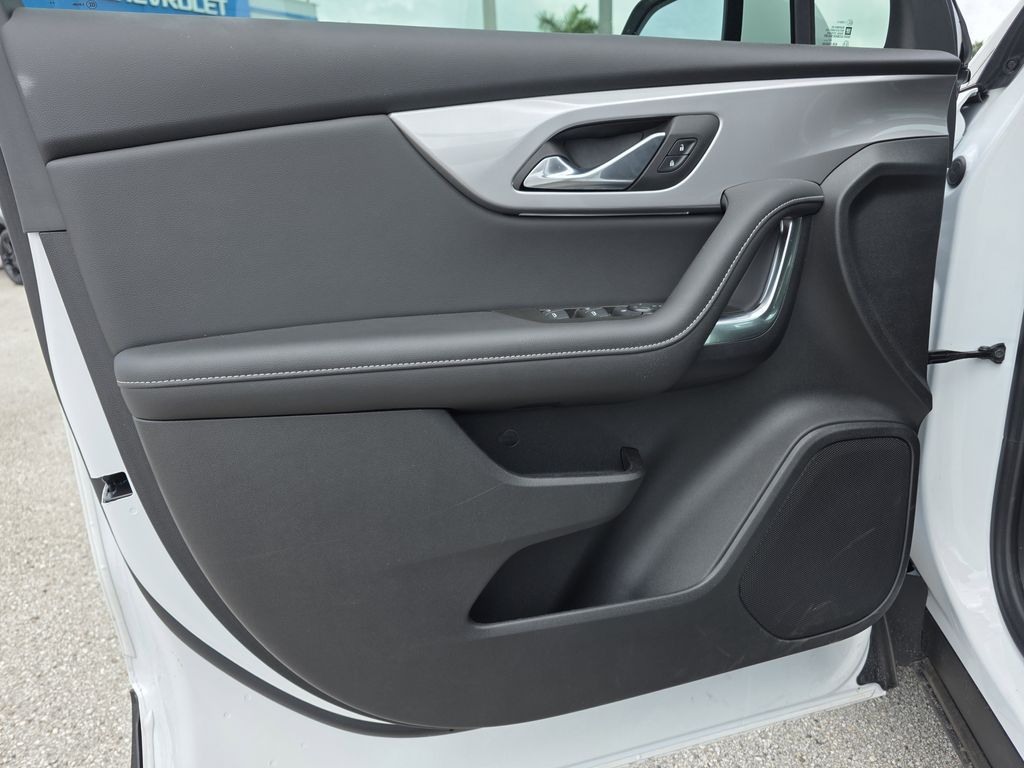 new 2025 Chevrolet Blazer car, priced at $33,219