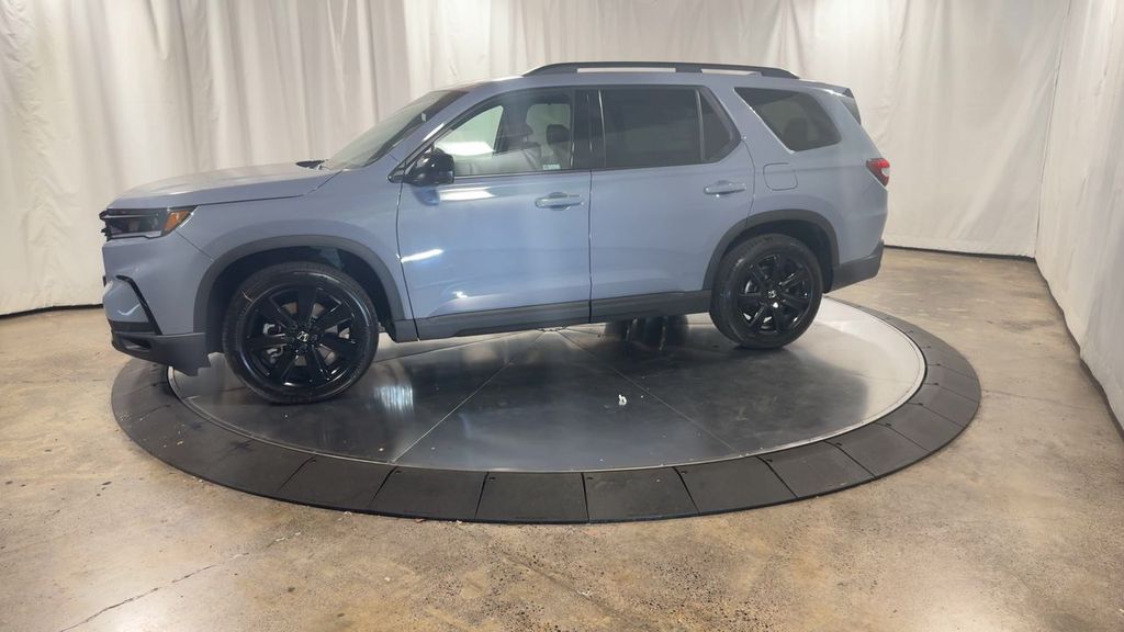 new 2025 Honda Pilot car, priced at $57,215