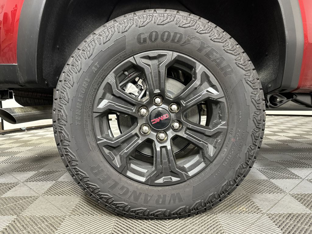 new 2025 GMC Canyon car, priced at $40,995