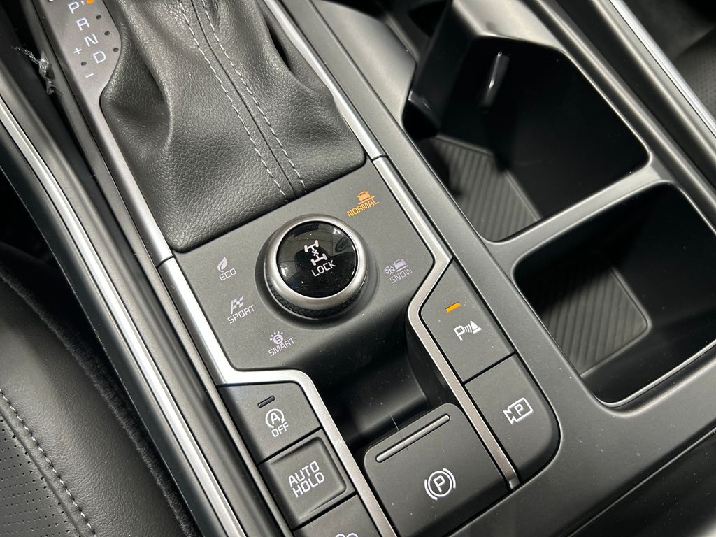 new 2025 Kia Sorento car, priced at $35,985