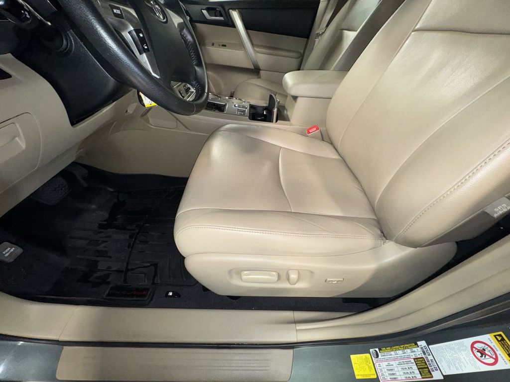 used 2013 Toyota Highlander car, priced at $14,992