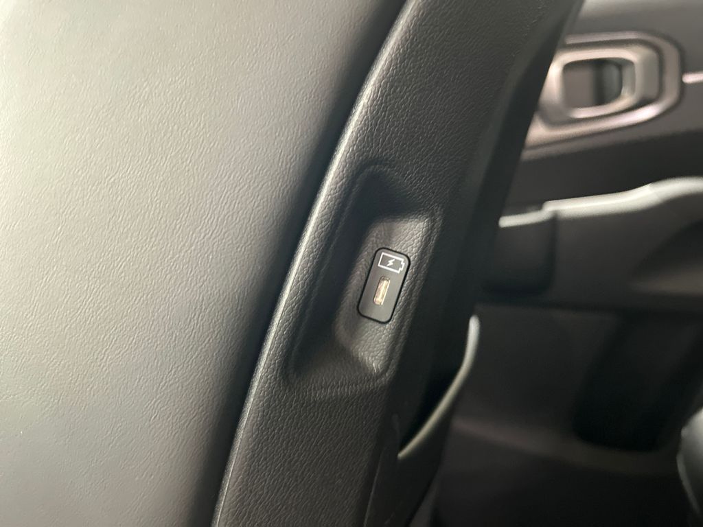 new 2025 Kia Sorento car, priced at $35,985