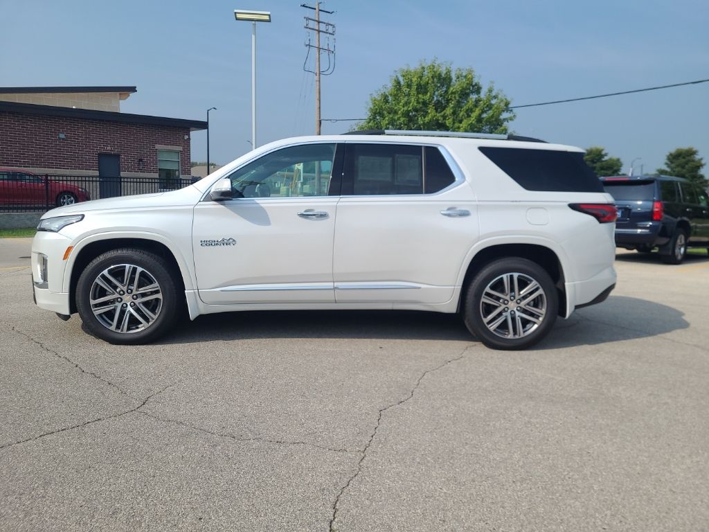 used 2022 Chevrolet Traverse car, priced at $37,563