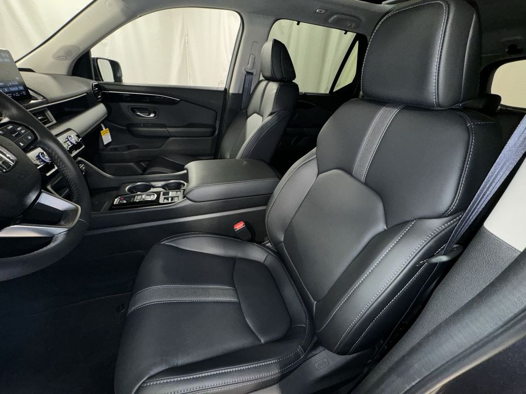 new 2025 Honda Pilot car, priced at $51,095