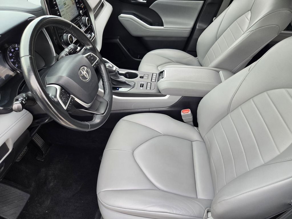 used 2022 Toyota Highlander car, priced at $35,572