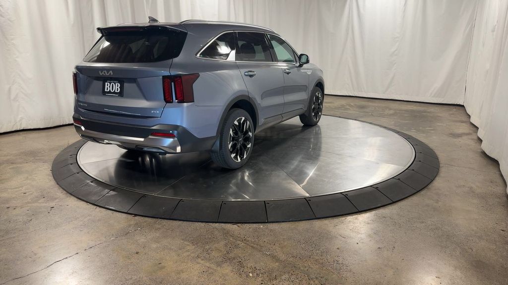 new 2025 Kia Sorento car, priced at $39,911