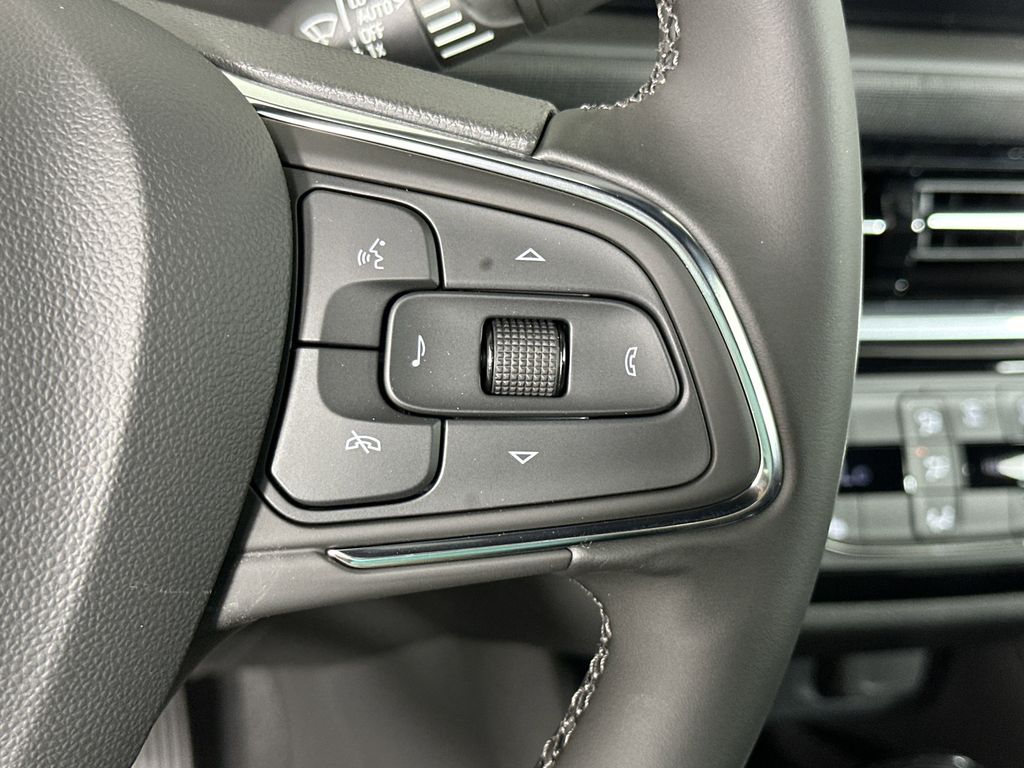 new 2025 Buick Envista car, priced at $29,570