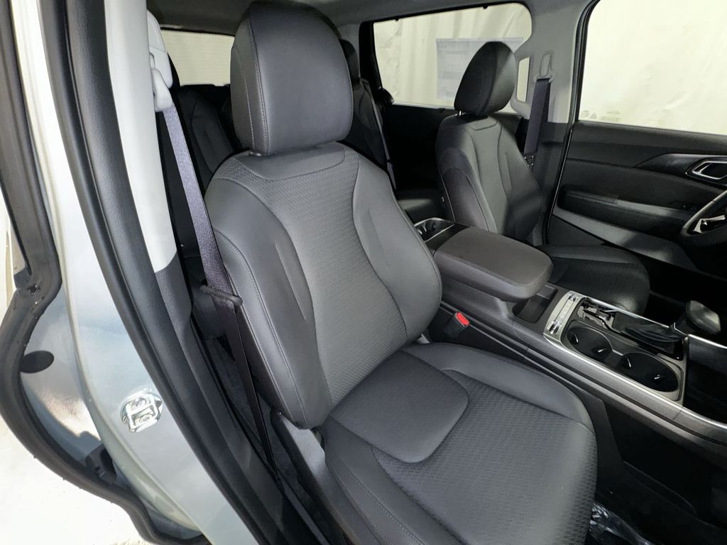 new 2025 Kia Carnival car, priced at $47,055