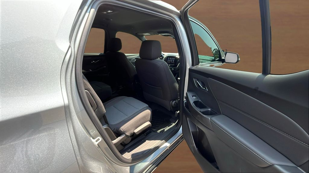 used 2023 Chevrolet Traverse car, priced at $33,700