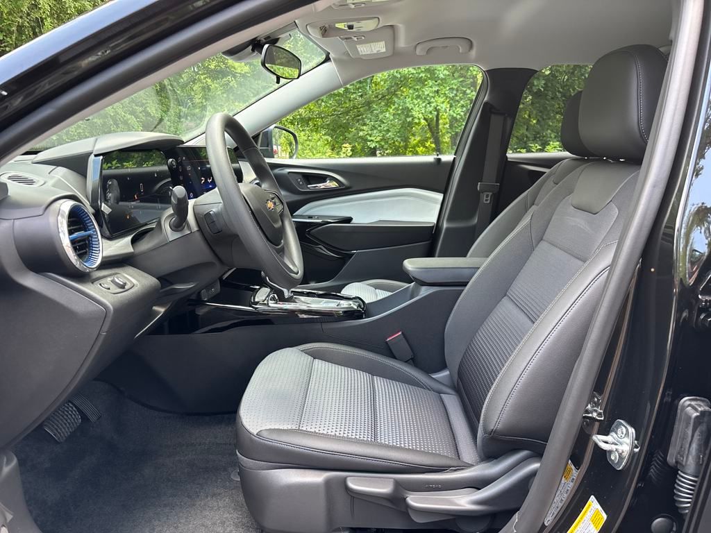 new 2025 Chevrolet Trax car, priced at $24,095