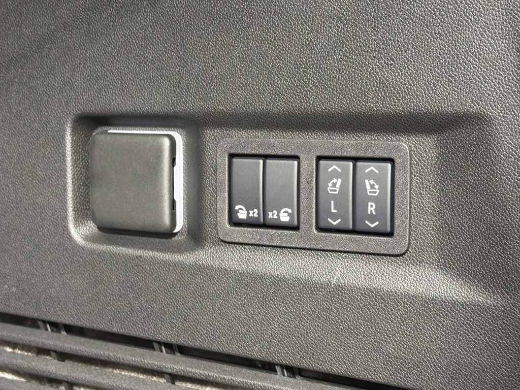 used 2025 GMC Yukon car, priced at $89,995