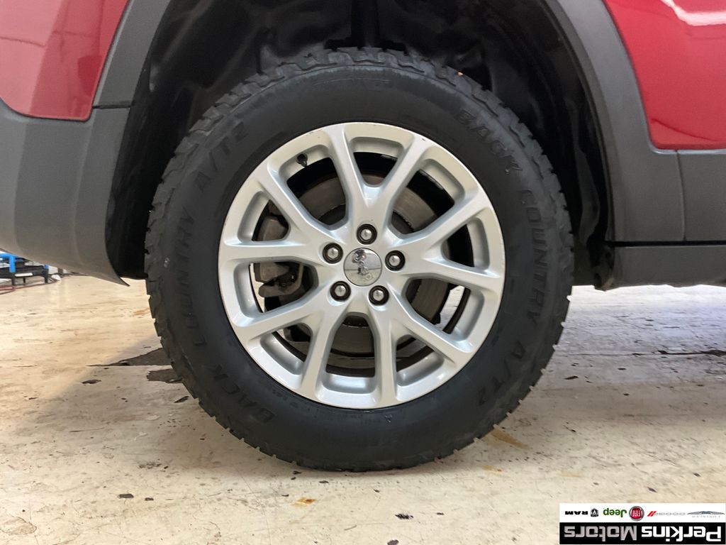 used 2014 Jeep Cherokee car, priced at $12,138