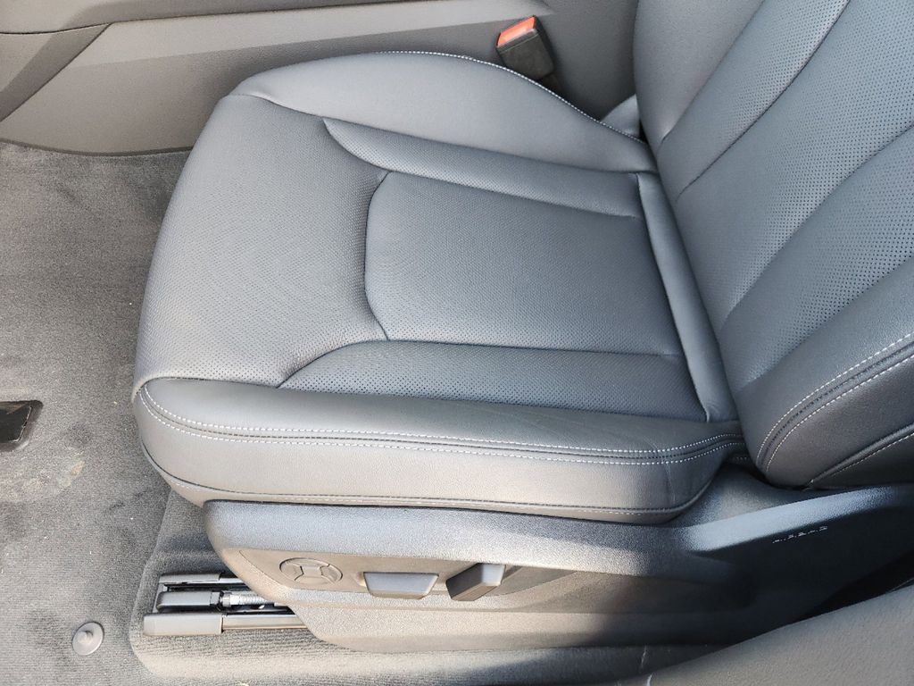 new 2025 Audi Q7 car, priced at $77,840
