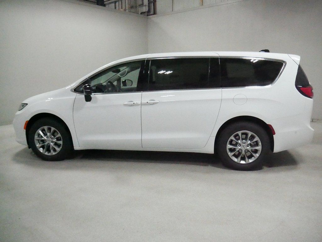 new 2024 Chrysler Pacifica car, priced at $41,345