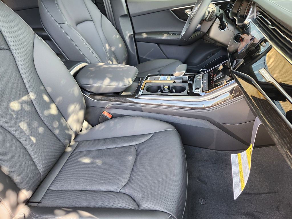 new 2025 Audi Q7 car, priced at $77,840