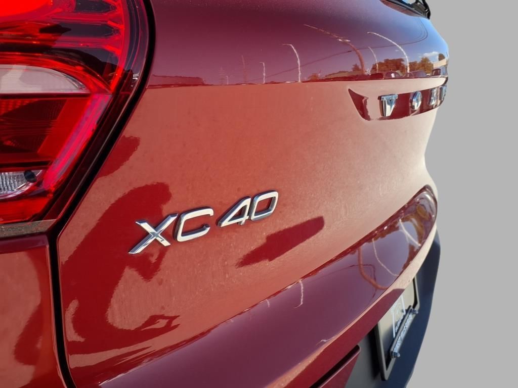 used 2019 Volvo XC40 car, priced at $18,111