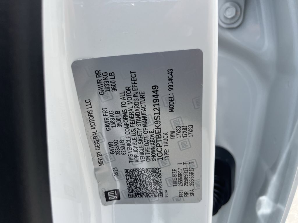 new 2025 Chevrolet Colorado car, priced at $30,400