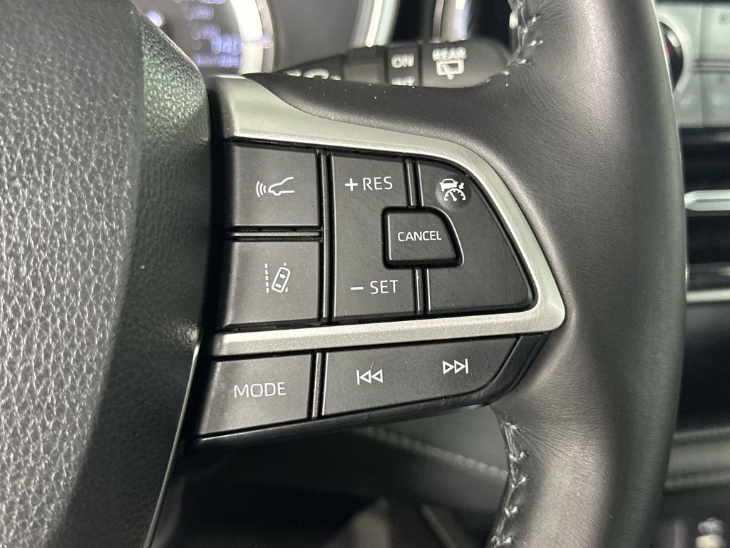 used 2022 Toyota Highlander car, priced at $34,711
