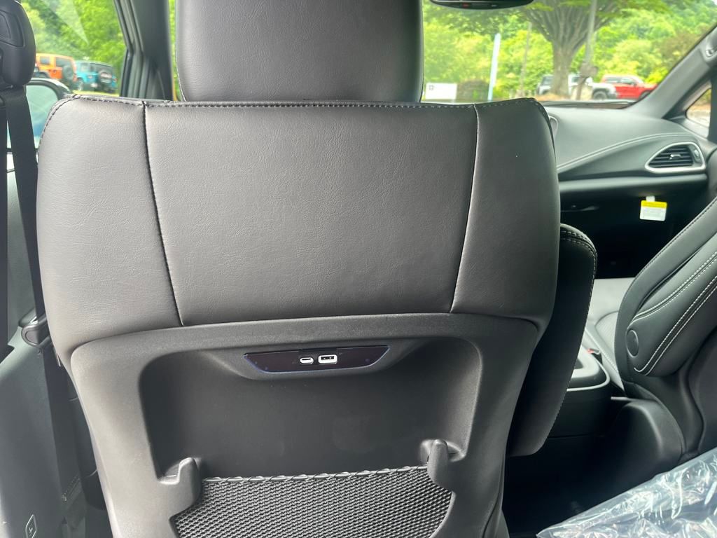 new 2025 Chrysler Pacifica car, priced at $43,527