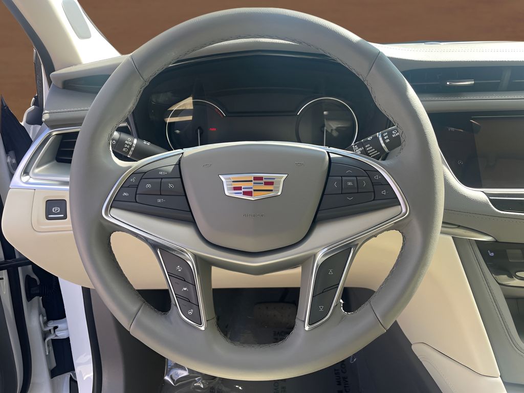 used 2022 Cadillac XT5 car, priced at $37,500