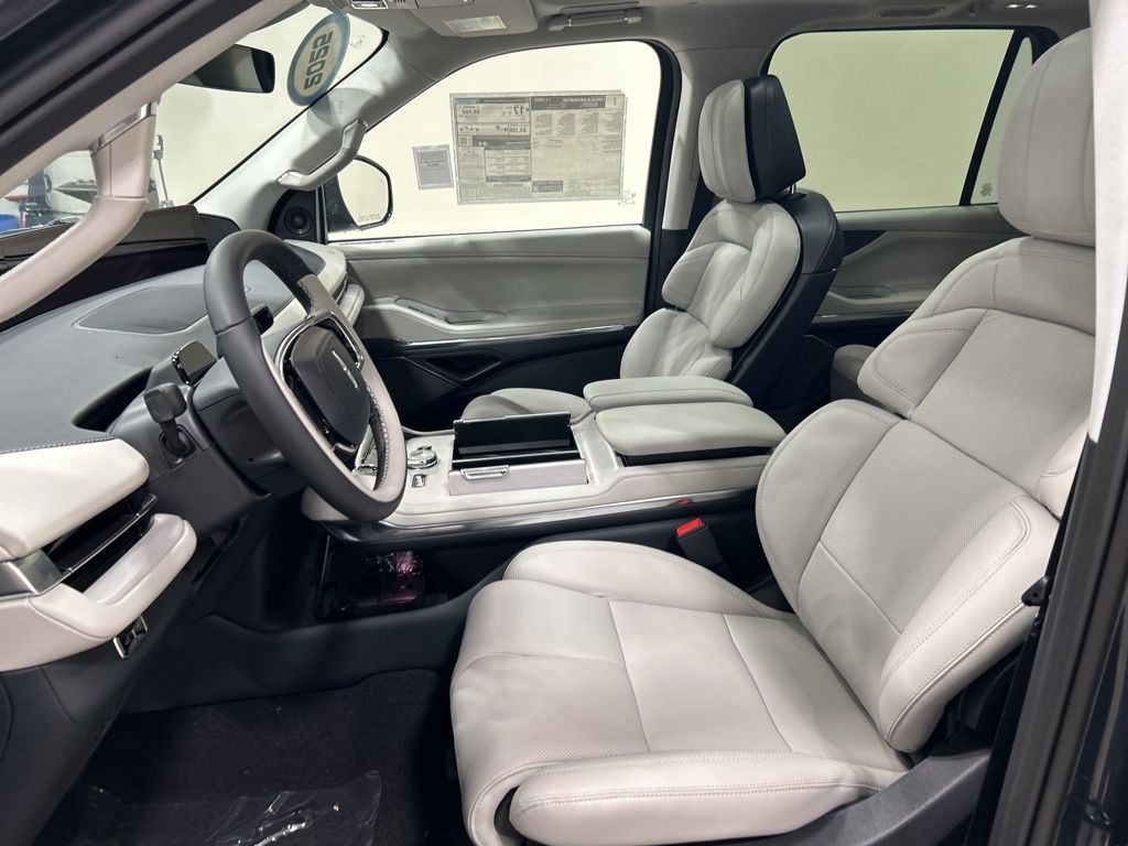 new 2025 Lincoln Navigator L car, priced at $104,685