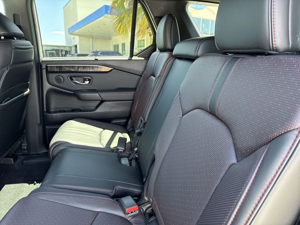 new 2025 Honda Pilot car, priced at $54,226