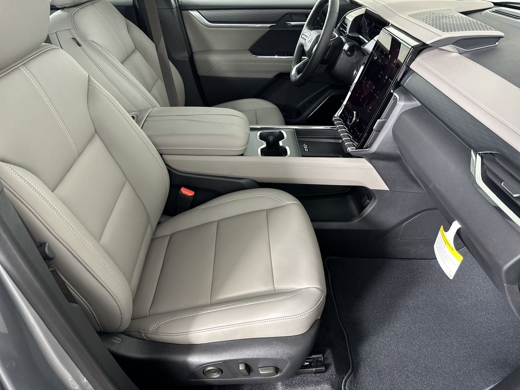 new 2025 GMC Acadia car, priced at $45,824