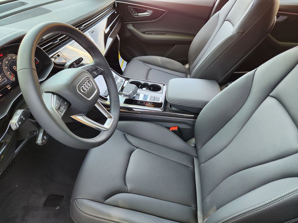 new 2025 Audi Q7 car, priced at $77,840