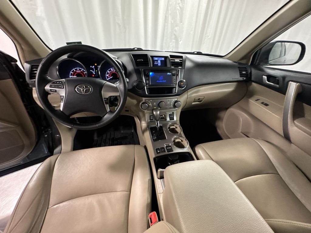 used 2013 Toyota Highlander car, priced at $14,992