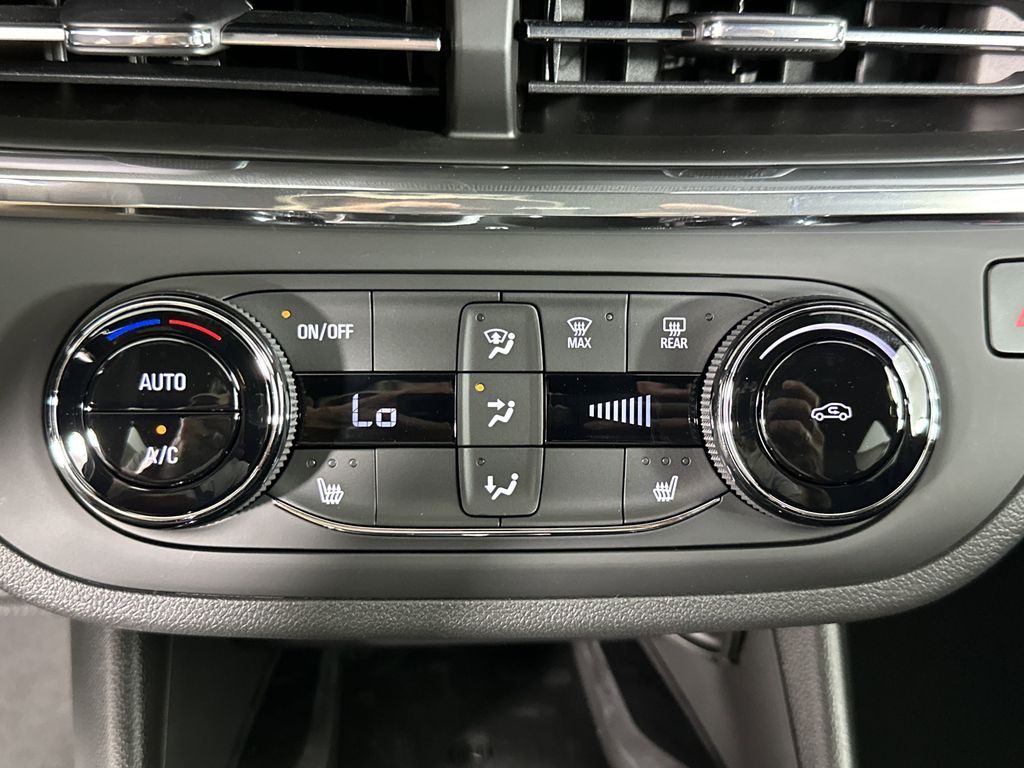new 2025 Buick Envista car, priced at $27,375