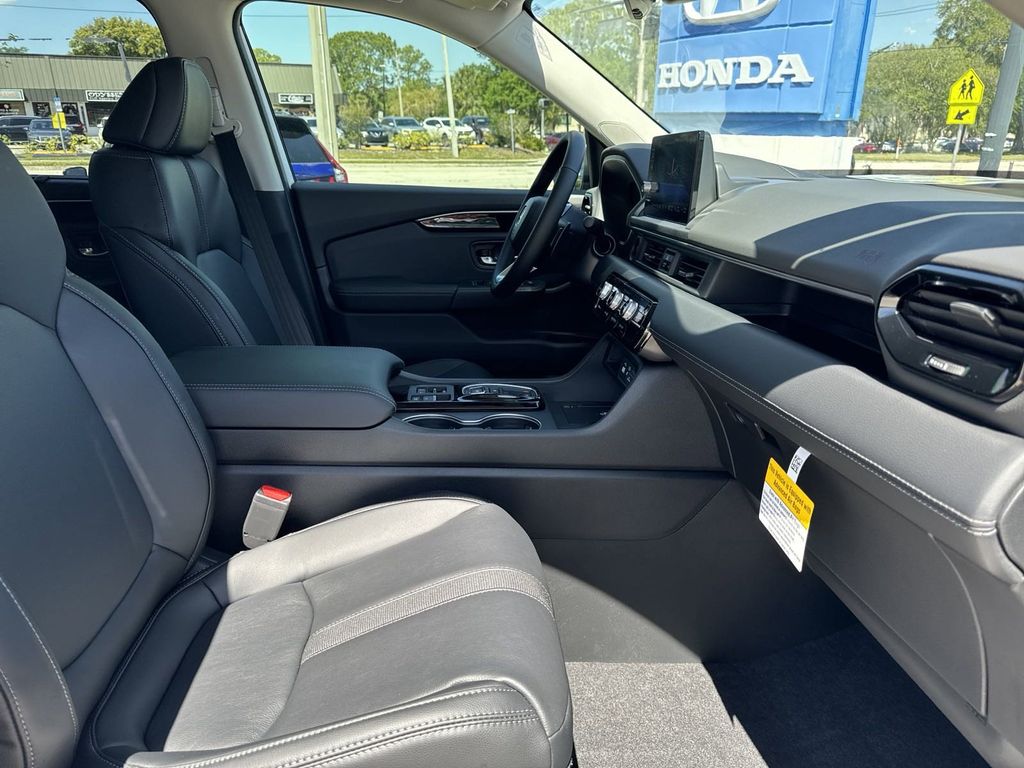 new 2025 Honda Pilot car, priced at $47,429