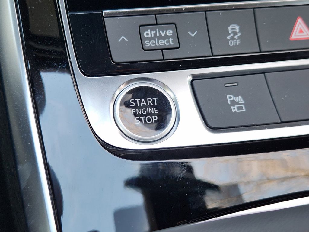 new 2025 Audi Q7 car, priced at $77,840